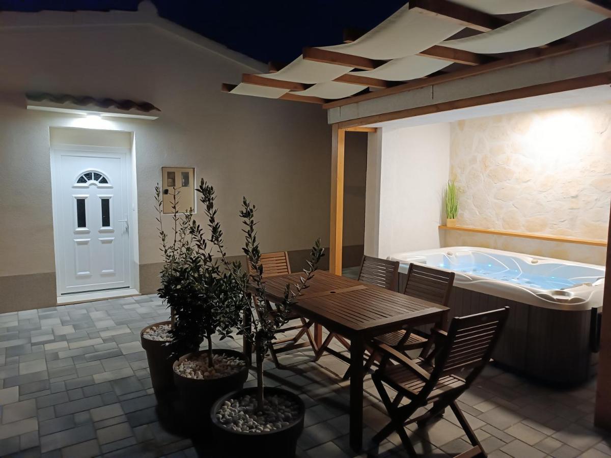 Appartamento Tonina - House With Terrace, Jacuzzi, Free Parking Spalato Esterno foto