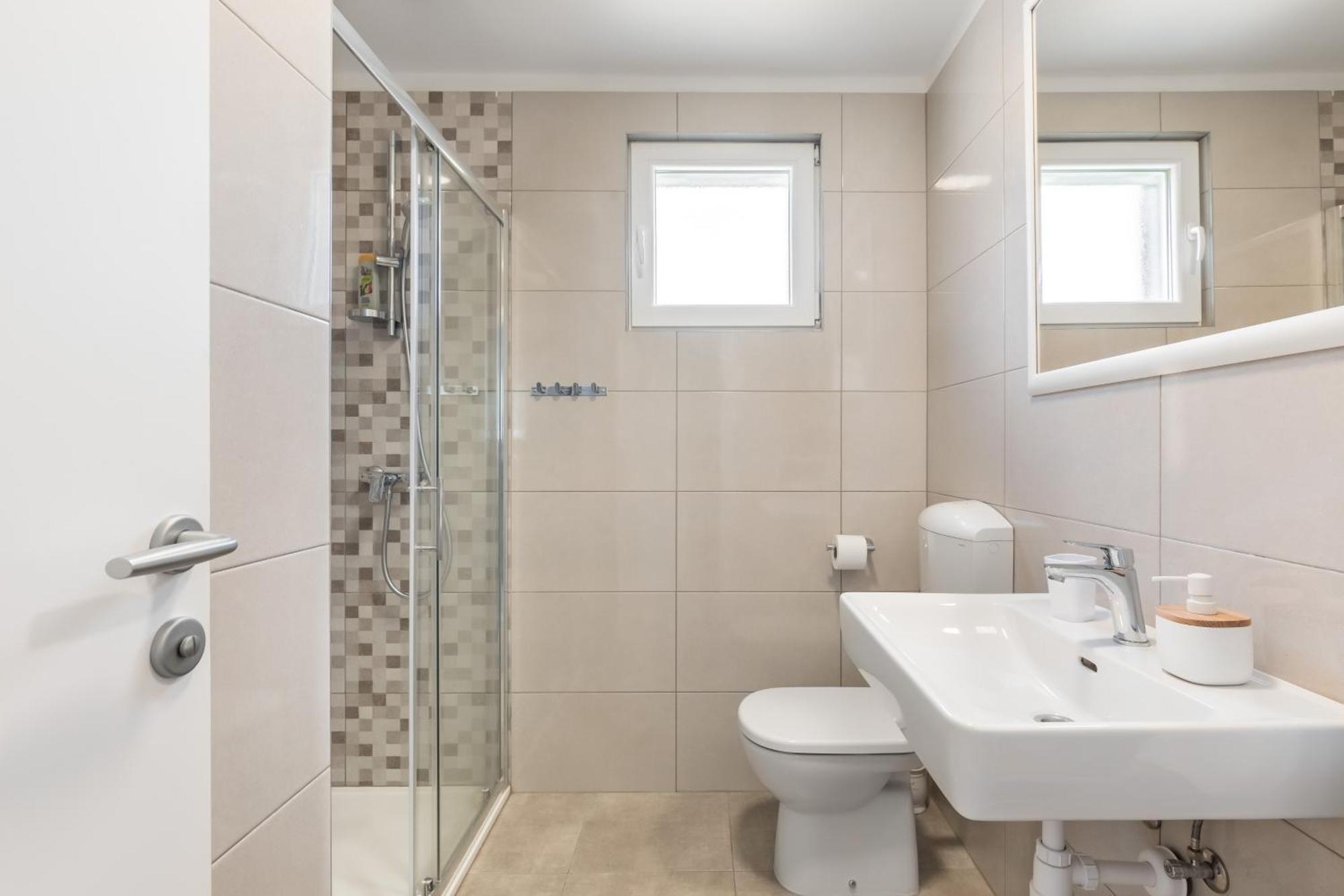 Appartamento Tonina - House With Terrace, Jacuzzi, Free Parking Spalato Esterno foto