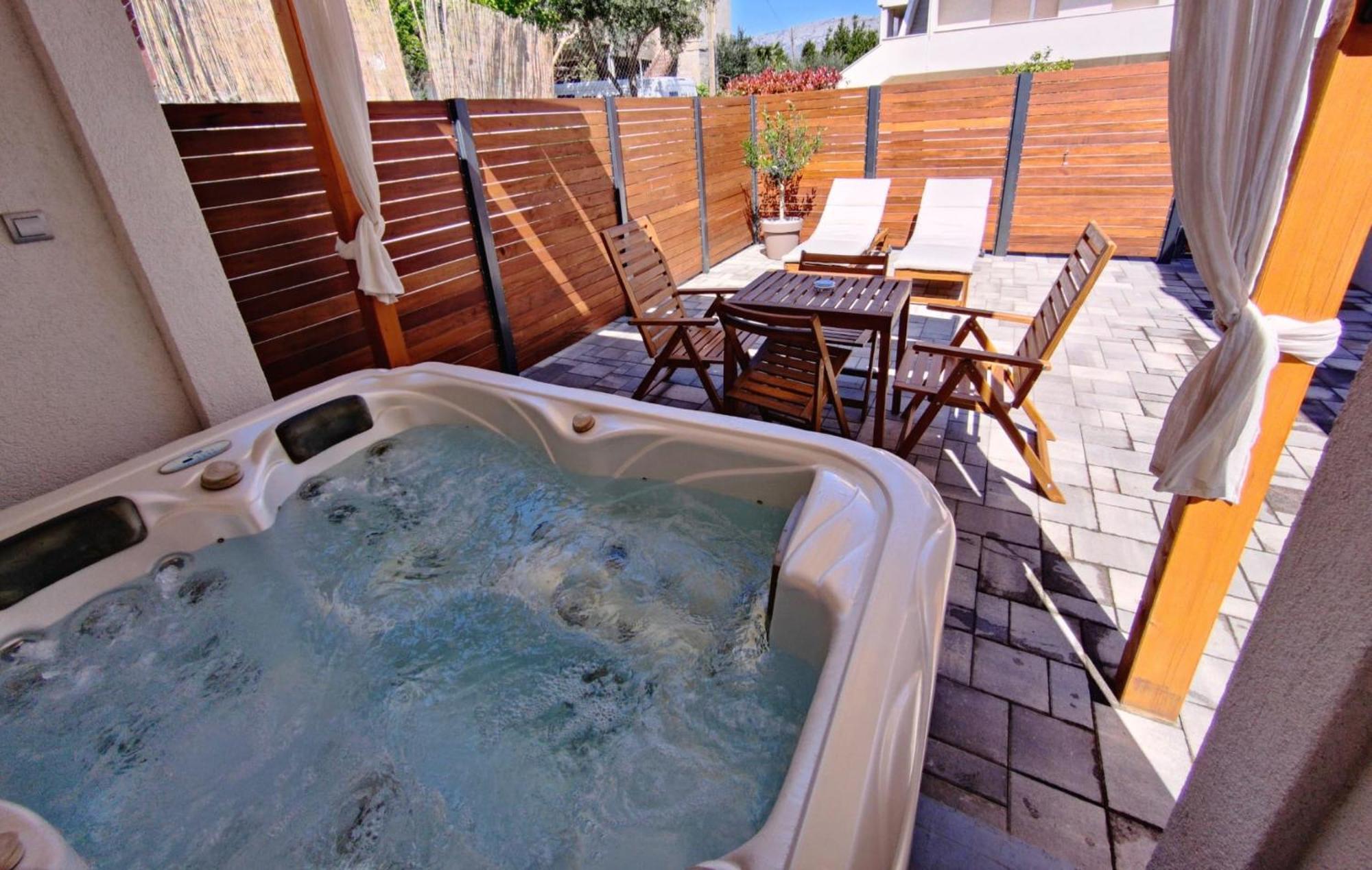 Appartamento Tonina - House With Terrace, Jacuzzi, Free Parking Spalato Esterno foto